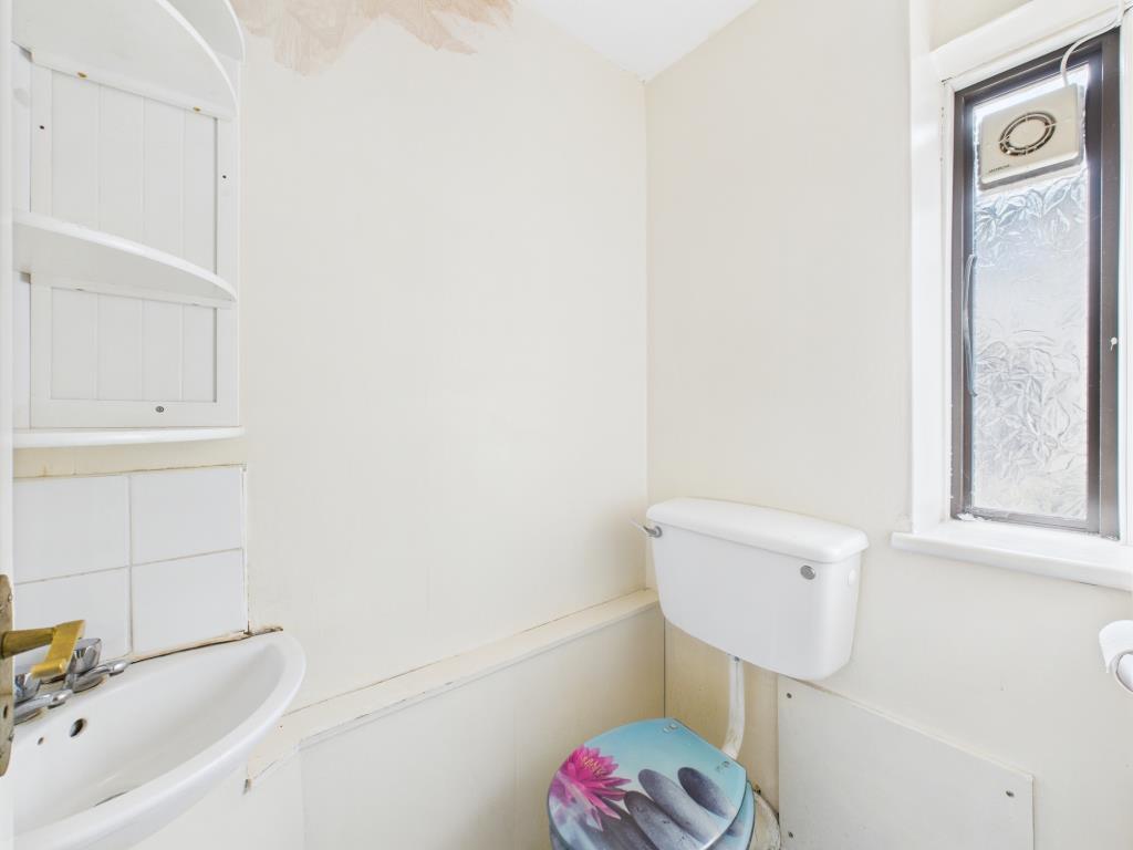 Lot: 167 - THREE-BEDROOM MAISONETTE FOR REFURBISHMENT - W.C.